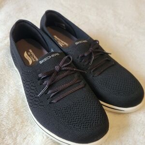Sketchers Arch Fit Uplift shoes